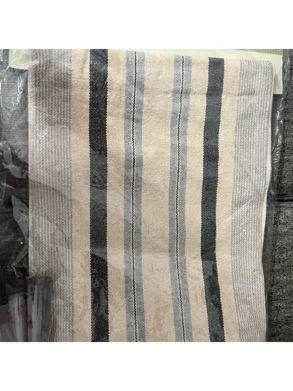Table Runner - Picture 3 of 4